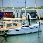 Botel Hausboot Segelyacht Nui Burgtiefe auf Fehmarn