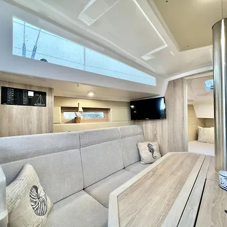 Hausboot Segelyacht Nui 船屋