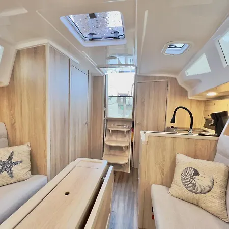 Hausboot Segelyacht Nui * Burgtiefe auf Fehmarn