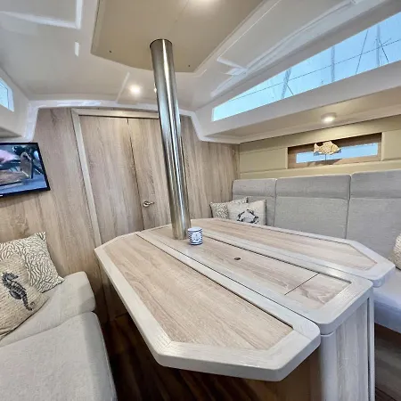 Hausboot Segelyacht Nui * Burgtiefe auf Fehmarn