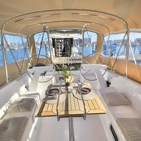 Hausboot Segelyacht Nui Burgtiefe auf Fehmarn