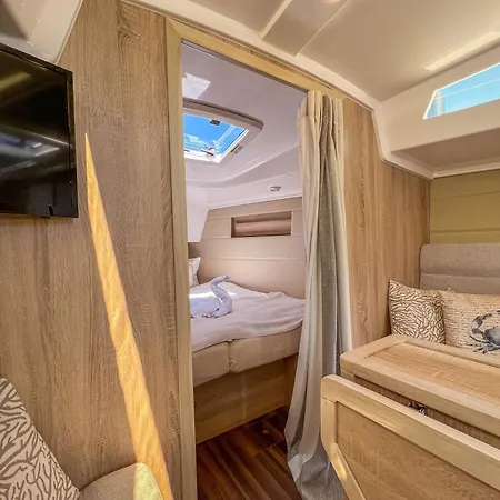 船屋 Hausboot Segelyacht Nui *