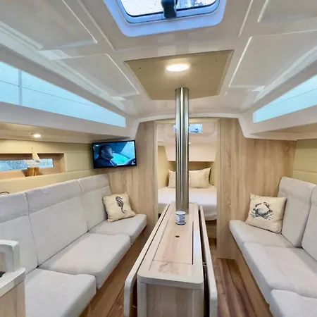 Hausboot Segelyacht Nui Botel *