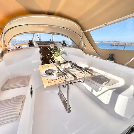 Hausboot Segelyacht Nui * Burgtiefe auf Fehmarn