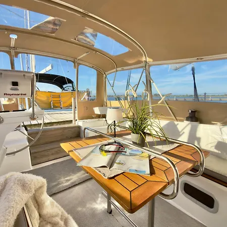ספינת מלון Hausboot Segelyacht Nui