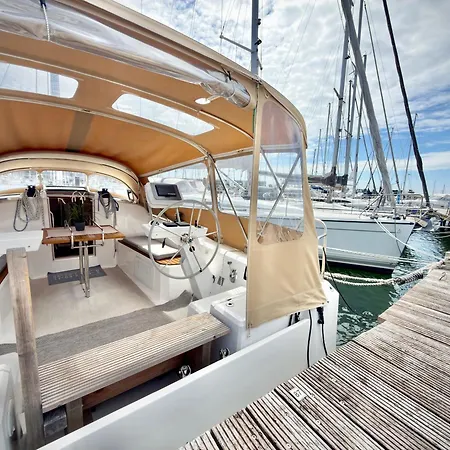 ספינת מלון Hausboot Segelyacht Nui