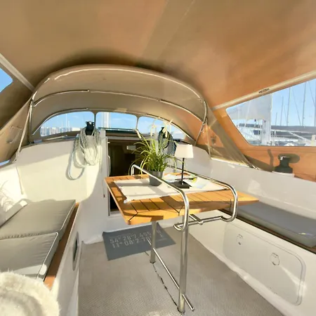 Hausboot Segelyacht Nui ספינת מלון *