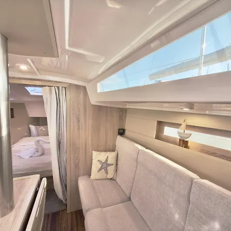 Hausboot Segelyacht Nui Botel *